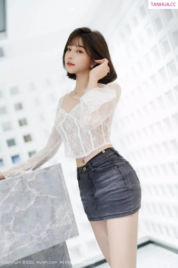 陈芝 芝芝Booty [XiuRen]高清写真图 2025.04.03 No.10113 徐莉芝Booty 诱人白袜第19张图片